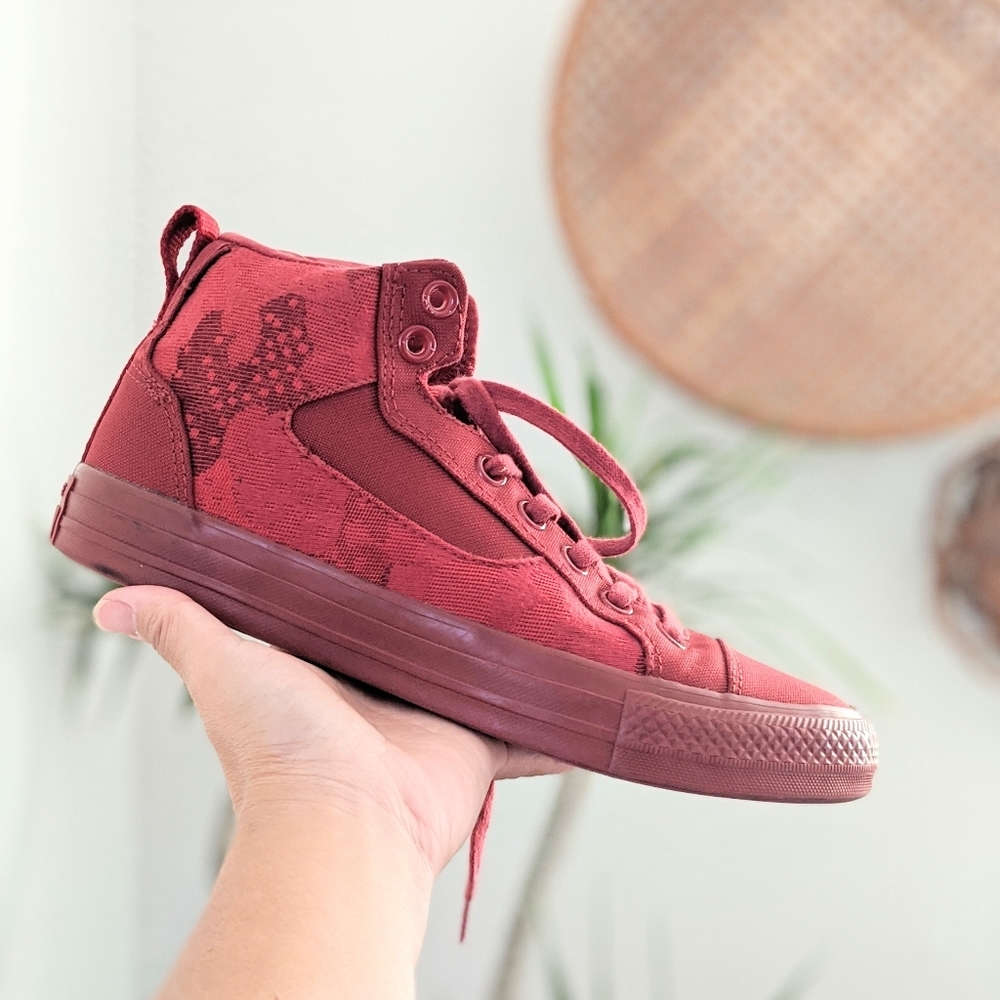 Converse All Star Chuck Taylor Hightop Sneakers